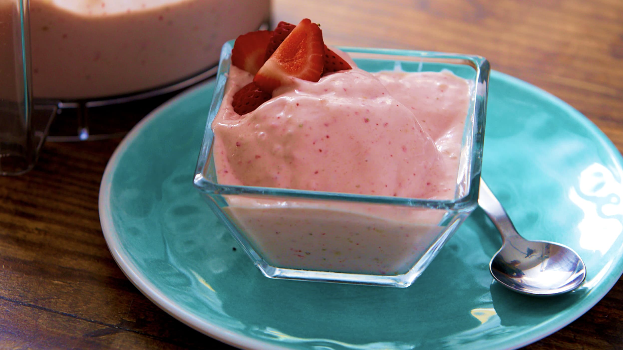 Bowl of froyo made with Tillamook Yogurt